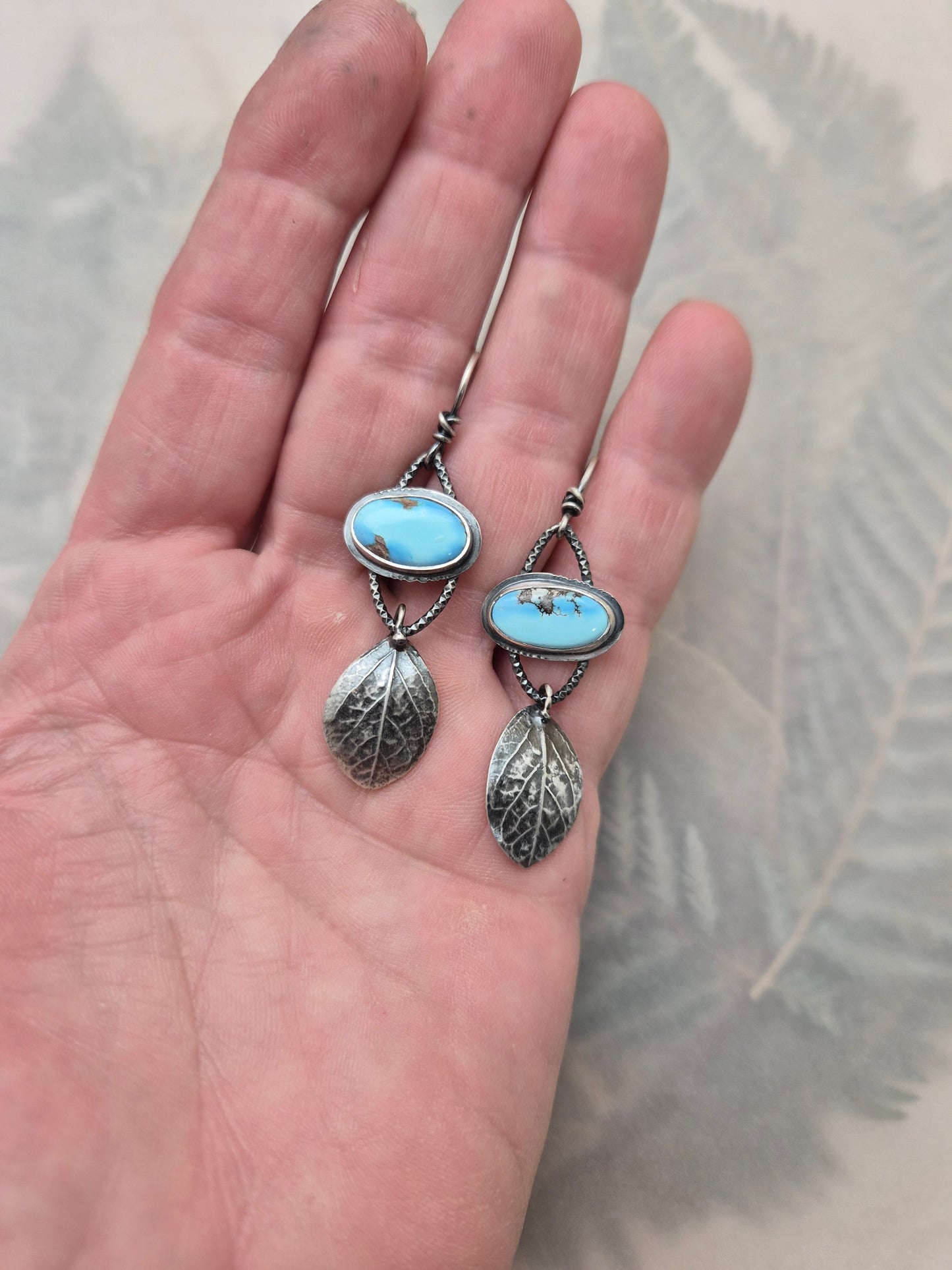 Pea Flower Leaf -earrings
