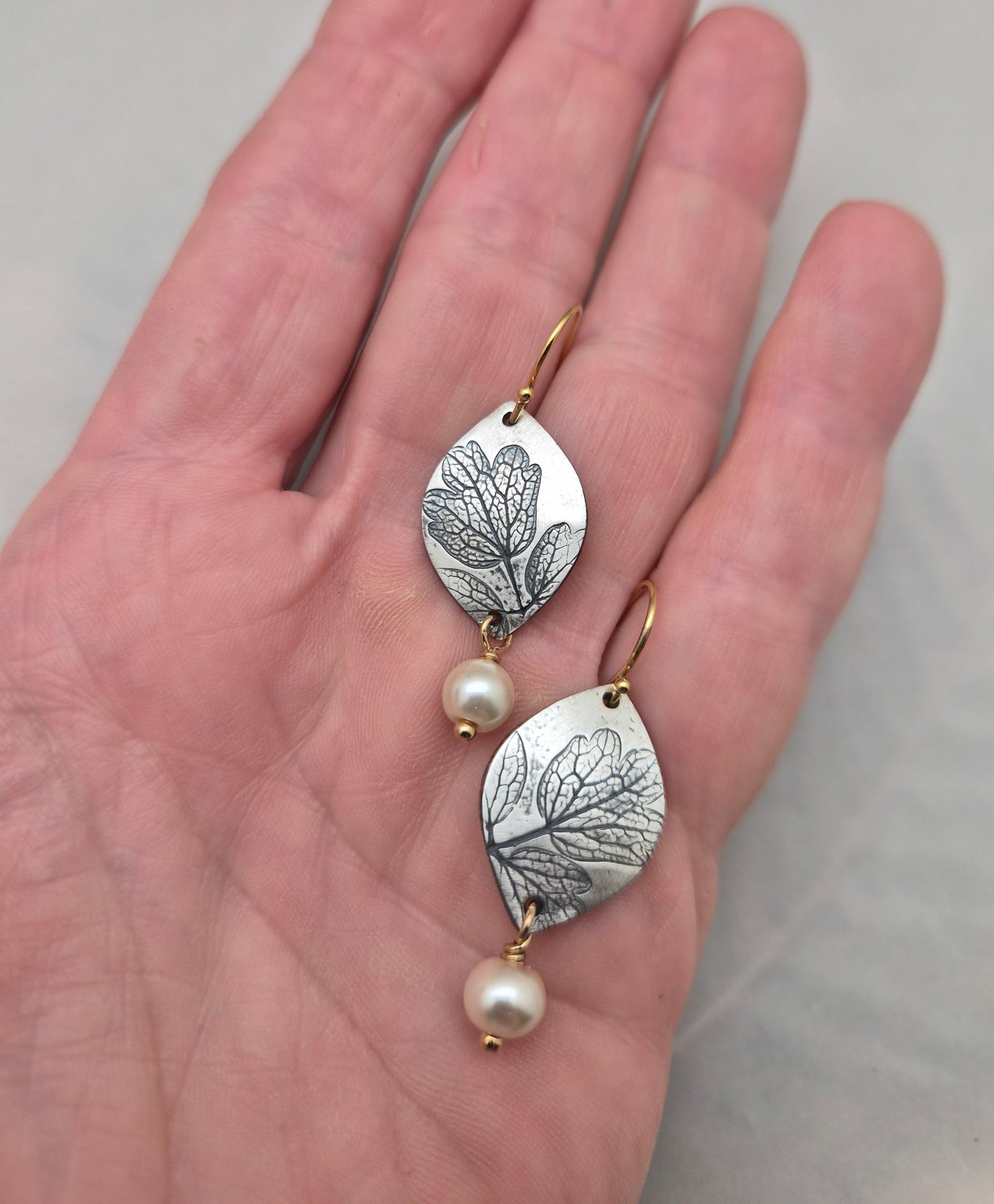 Rue and Pearl -earrings-ellipse