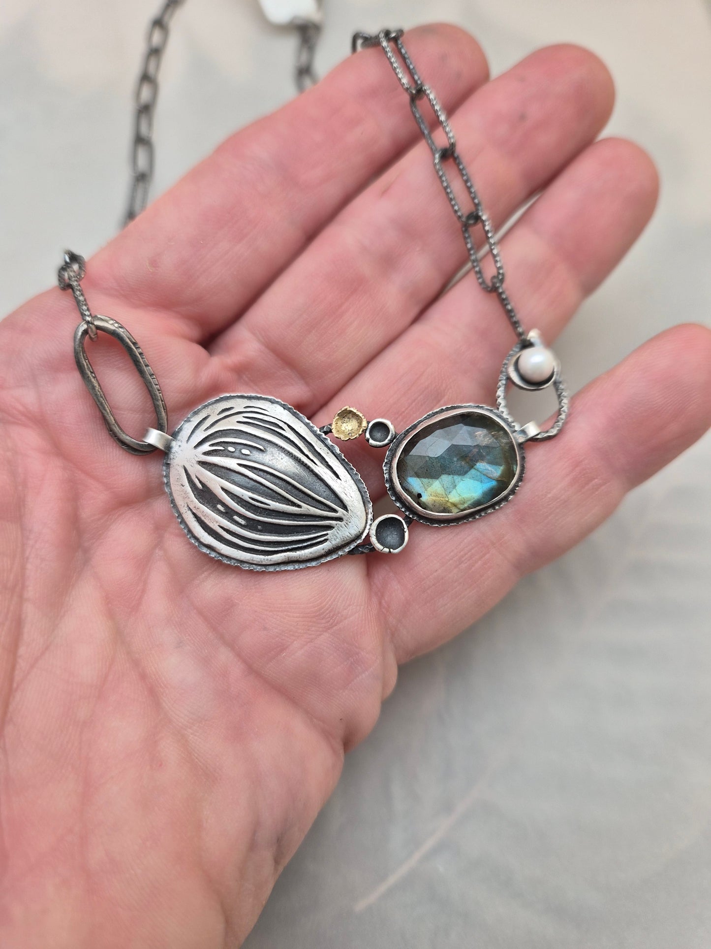 Pod with labradorite and Pearl