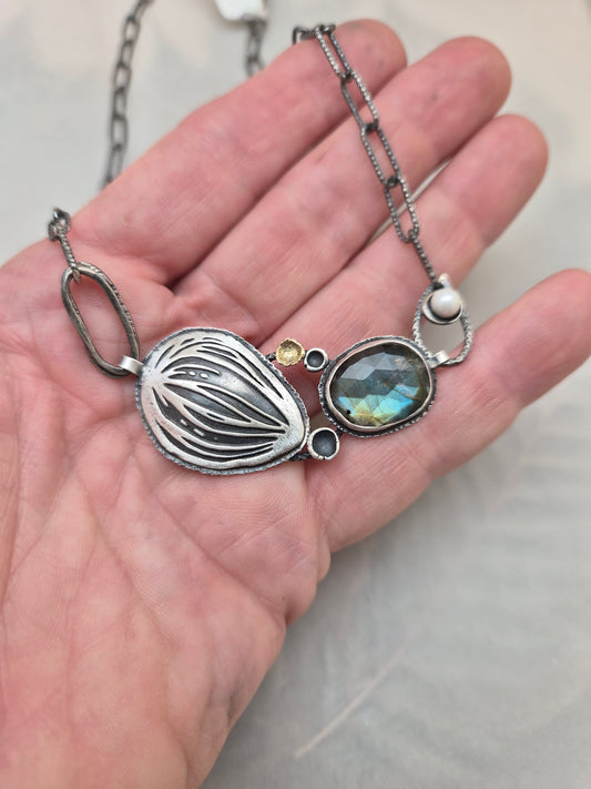 Pod with labradorite and Pearl