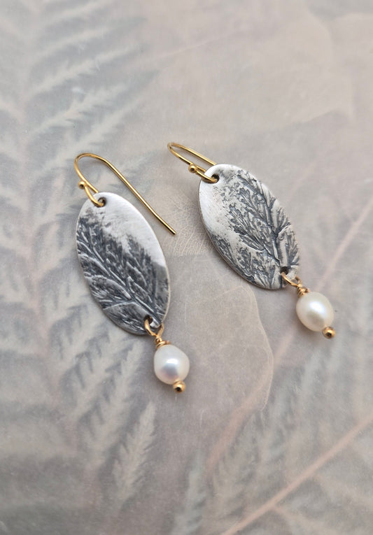 Rabbits Foot Pearl-oval earrings