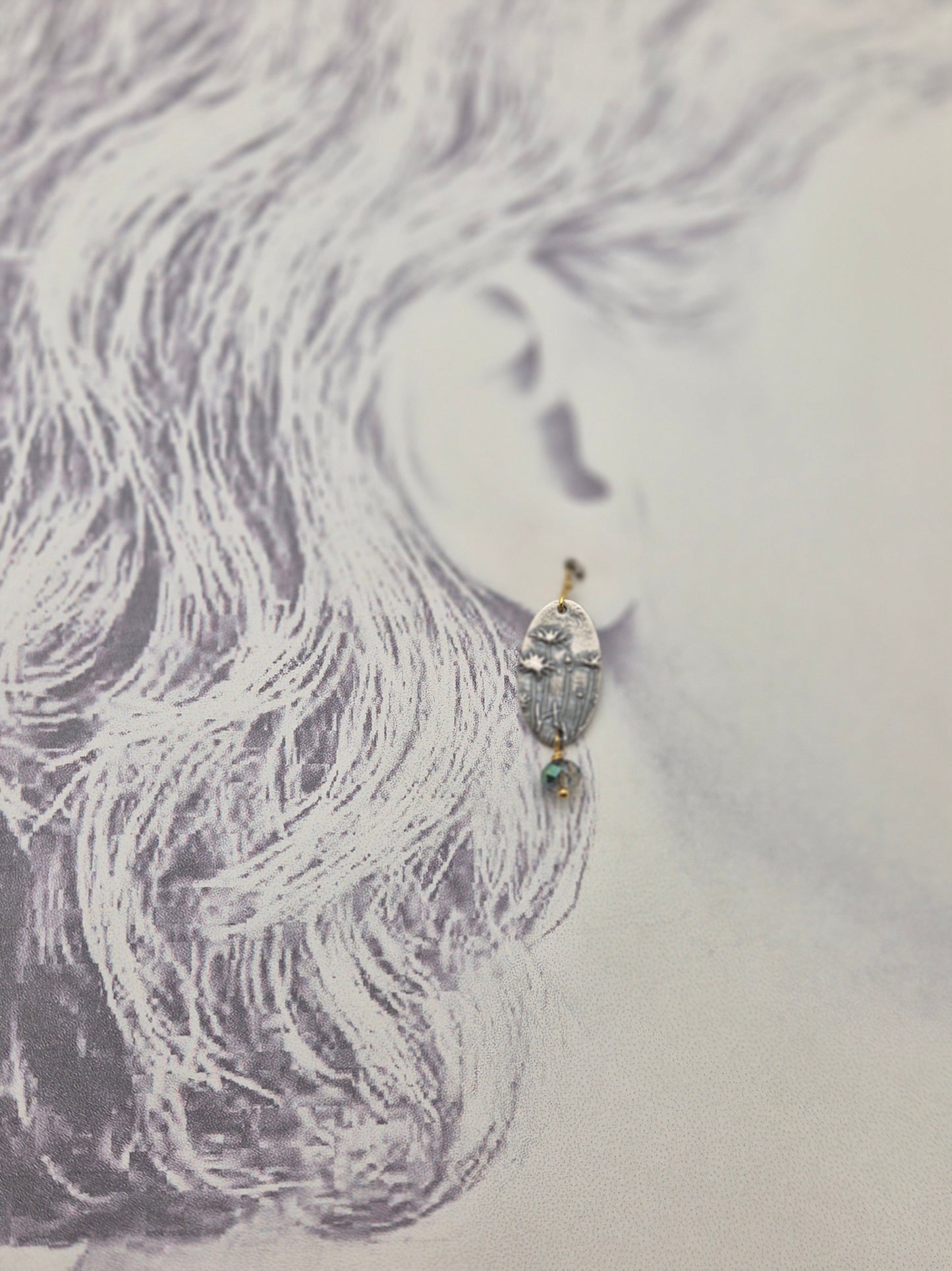 Daisy and crystal-oval earrings