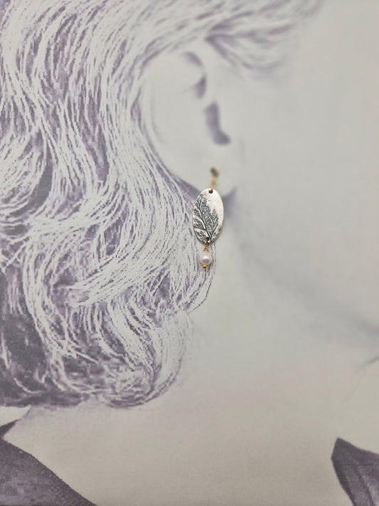 Rabbits Foot Pearl-oval earrings