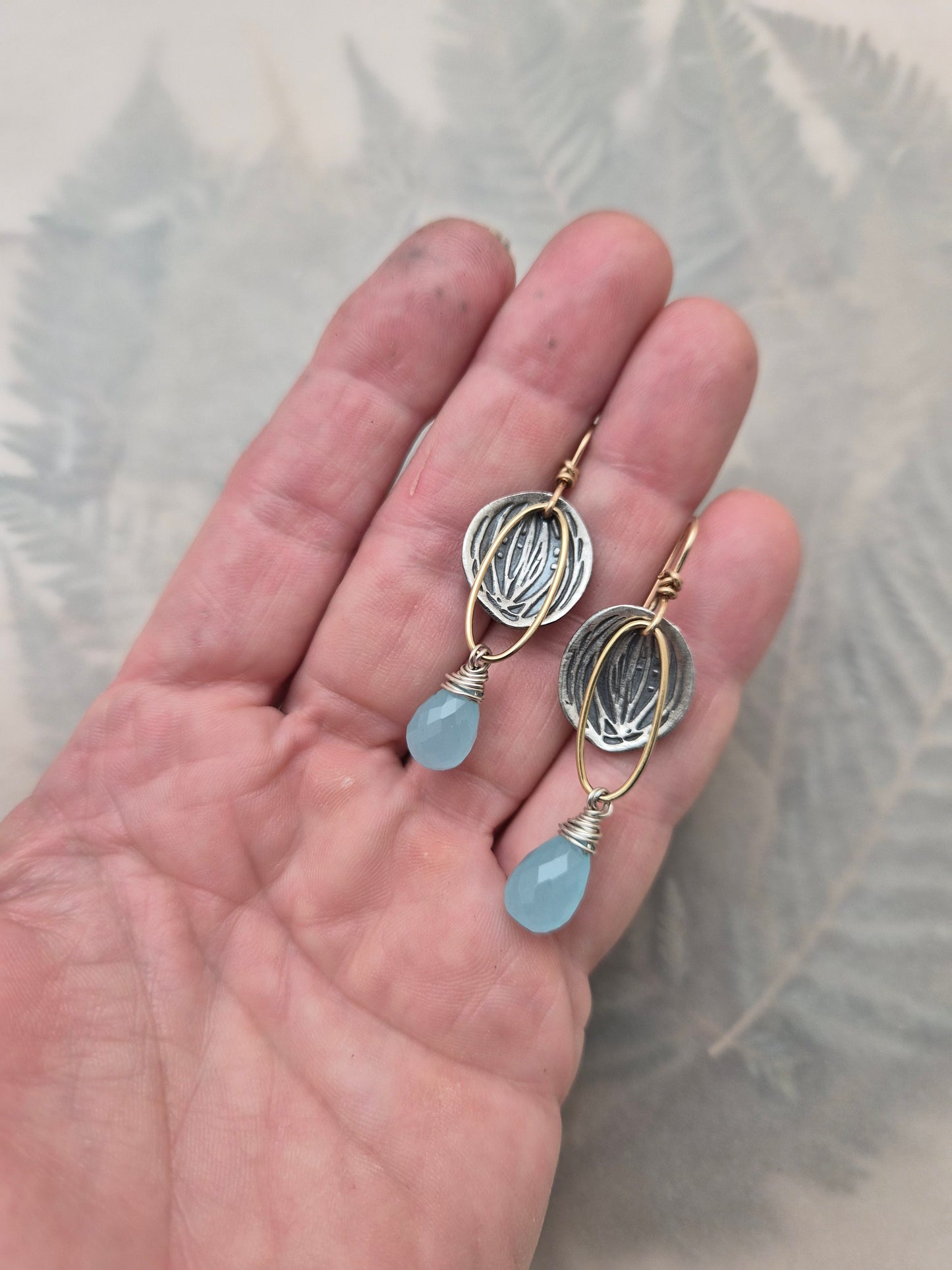 Pod with blue chalcedony-earrings