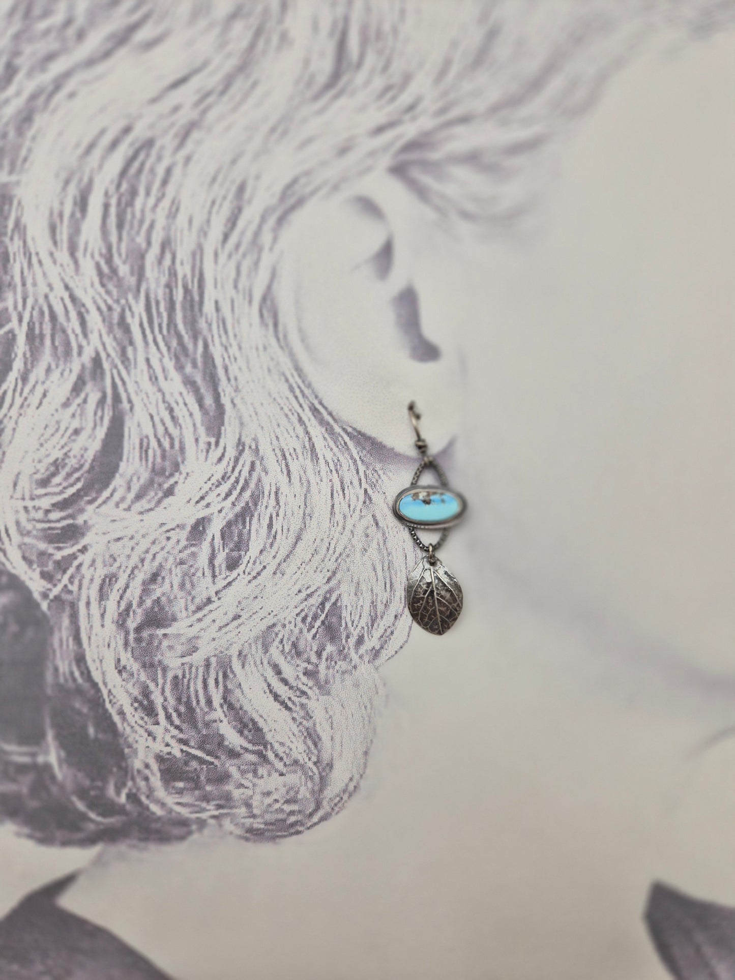 Pea Flower Leaf -earrings