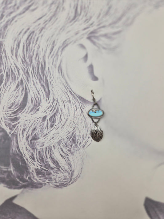 Pea Flower Leaf -earrings
