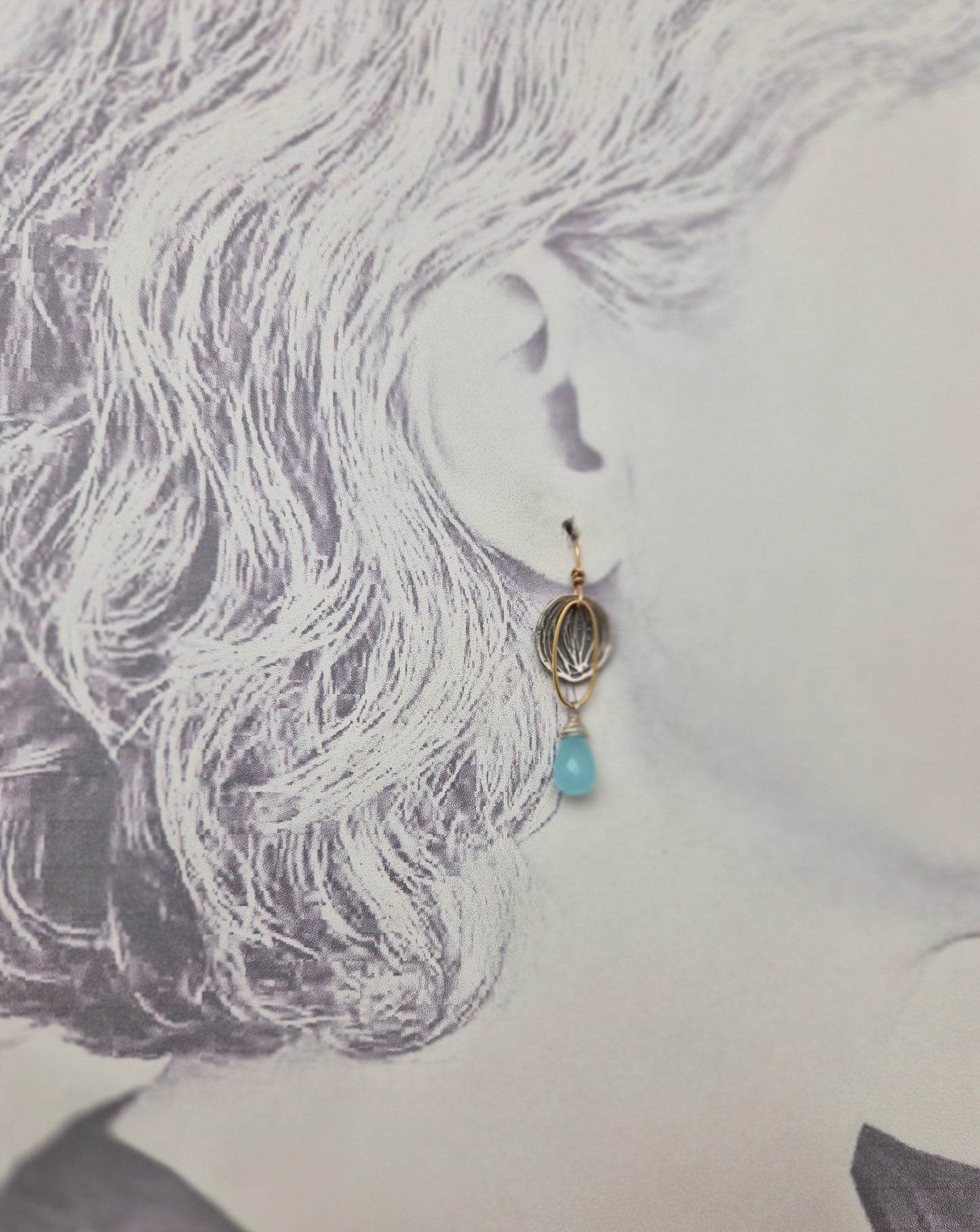 Pod with blue chalcedony-earrings
