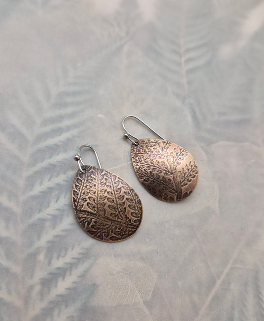 Fern earring in brass